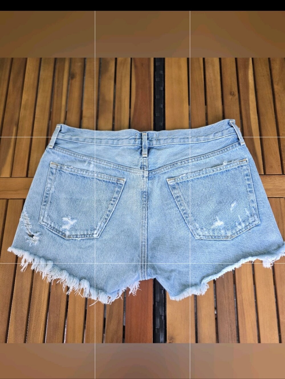 AGOLDE Parker Vintage Cut-Off Denim Shorts in Swapmeet - Picture 3 of 8